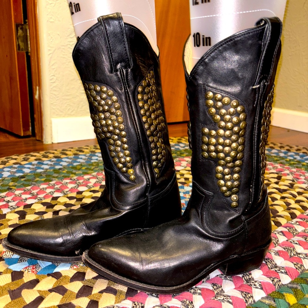 Frye Billy Hammered Button Tall Boot in classic leather, size 7